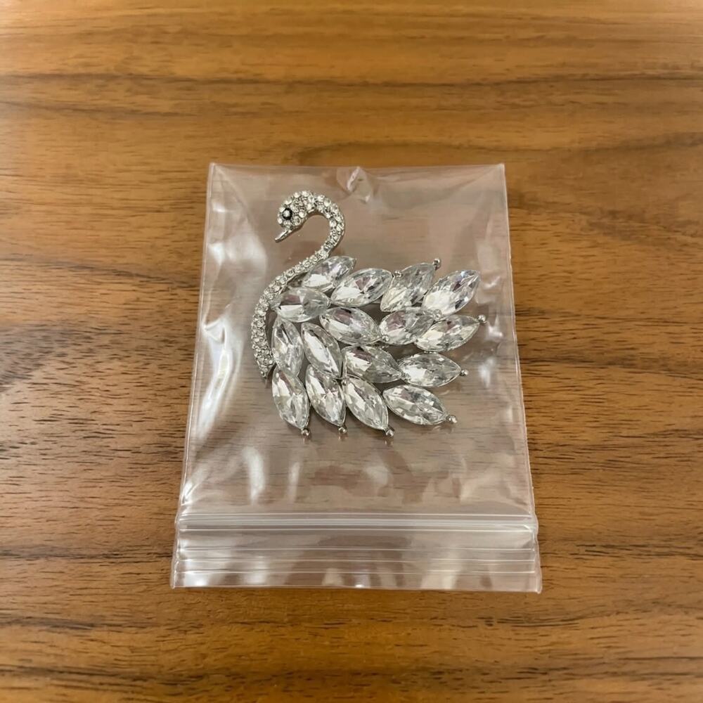 NEW Silver Swan Sparkling Brooch Pin 1.75 x 1.75 Inches
